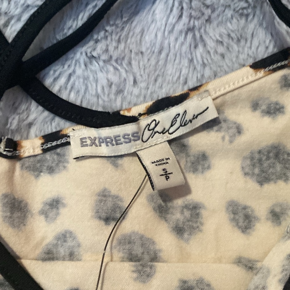Express Top - Picture 2 of 3